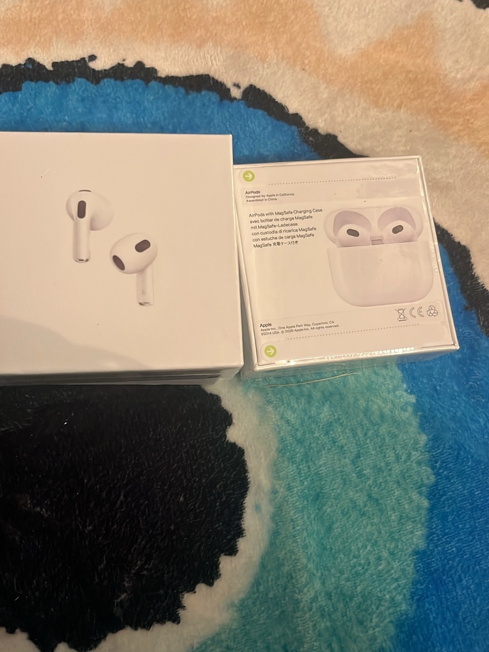 Apple AirPods Pro (White) with MagSafe Charging Case